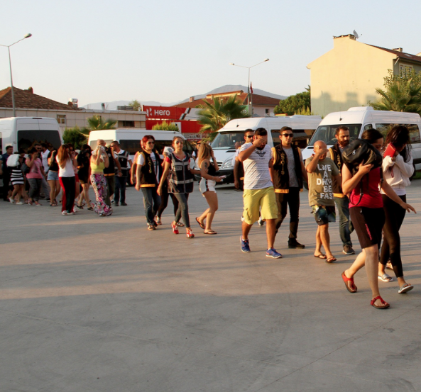 Masaj salonlarına 'Kankanı al da gel' baskını - Resim: 3