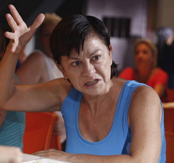 Avlu'da flaş ayrılık! Dizinin sevilen ismi veda ettiğini duyurdu - Resim: 2