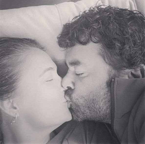 Bülent Şakrak'la dudak dudağa Ceyda Düvenci'nin pozuna tepkiler çığ gibi büyüdü - Resim: 2