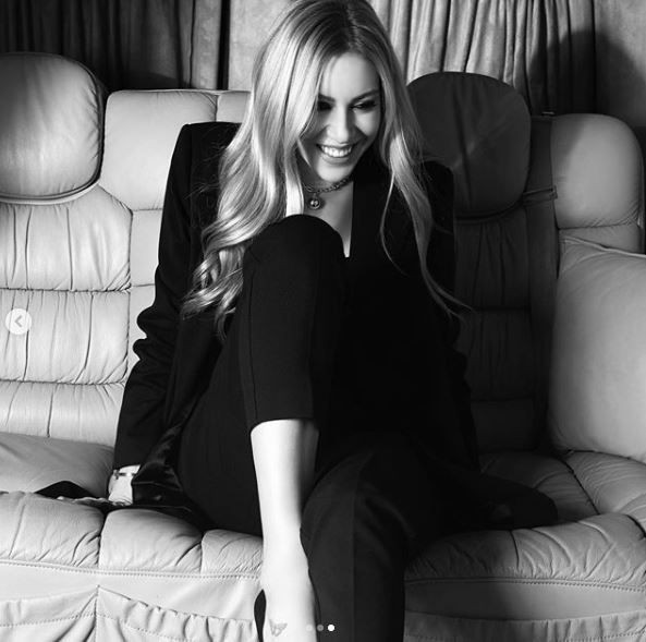 Sinem Kobal 2020 senesinin ilk paylaşımını yaptı sosyal medya çalkalandı - Resim: 3