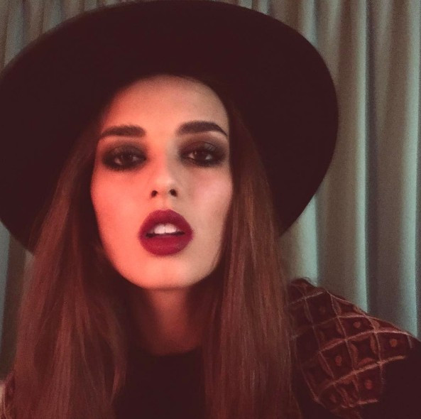 Dünya bu Türk kızını konuşuyor kimdir Elif Aksu? - Resim: 1