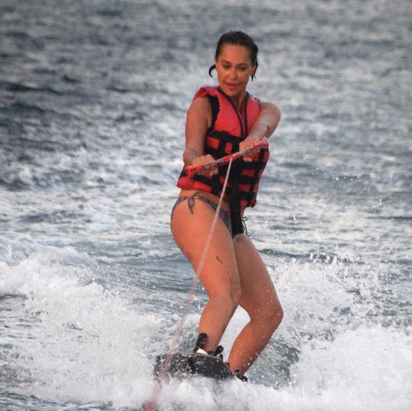 Hülya Avşar'dan olay fotoğraf! - Resim: 2