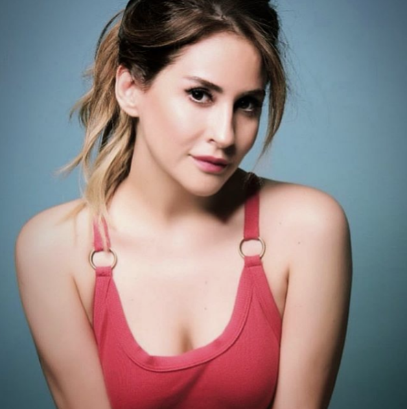 İç çamaşırlarıyla şarkı söyleyip klip çekti! Şarkıcı Aynur Aydın yine olay! - Resim: 2