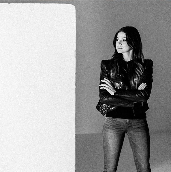 Kardeşi Hadise'yi geçti! İnstagram pozları fena - Resim: 1