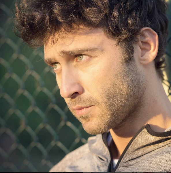 Ateşböceği'nin Barış'ı Seçkin Özdemir kimdir? Derya Şensoy uğruna ağladı - Resim: 4