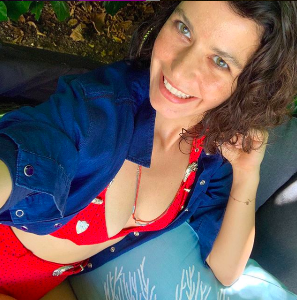 Beren Saat öyle bir poz verdi ki gören iç çamaşırı yok dedi - Resim: 3