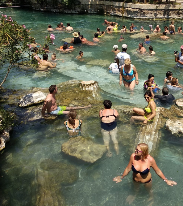 Ruslar gelip gitmek istemiyor! Günde 12 bin kişi şifa arıyor - Resim: 1