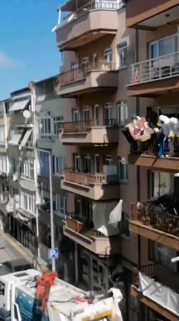 Emekli öğretmenin cansız bedeni çöp evde bulundu - Resim: 1