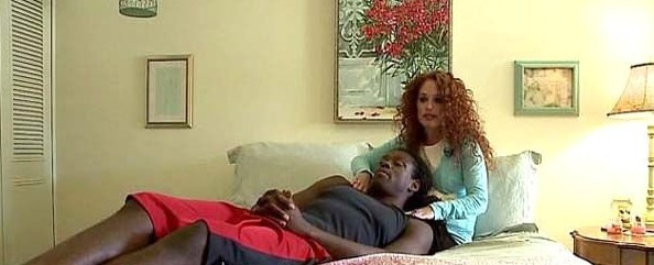 Yanına yatmak için yüzlerce erkek sıra bekliyor! - Resim: 3