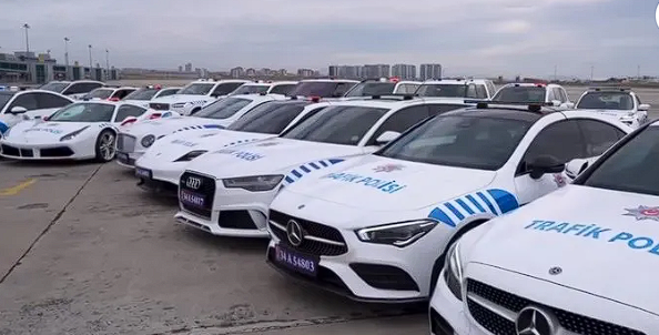 Çökertilen çetelerin lüks araçları polis arabası oldu! Bakan Yerlikaya paylaştı - Resim: 1