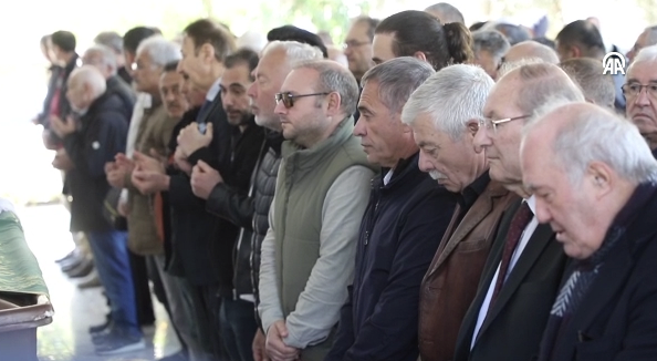 Ersun Yanal'ın vefat eden annesi Bahriye Yanal Denizli'de toprağa verildi - Resim: 0