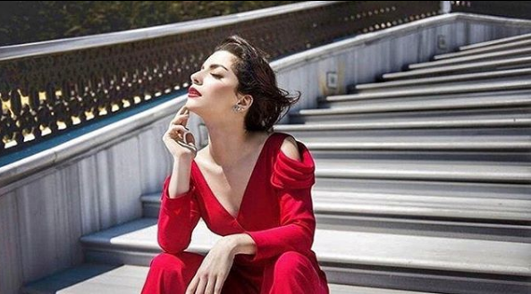 Merve Boluğur paylaştı Instagram'ı salladı! Gecelikli pozuyla... - Resim: 1