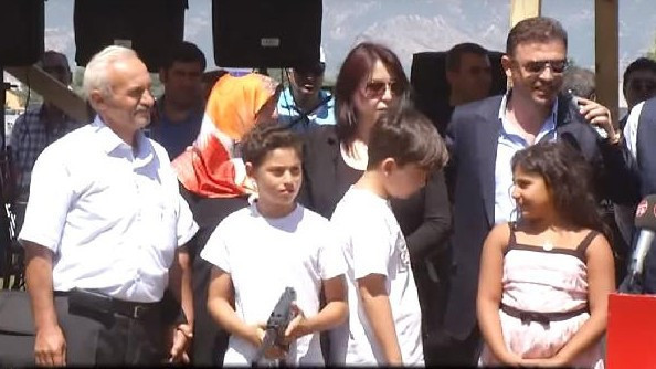 Ağaçtan düşen babası için gelince yakayı ele verdi! - Resim: 2