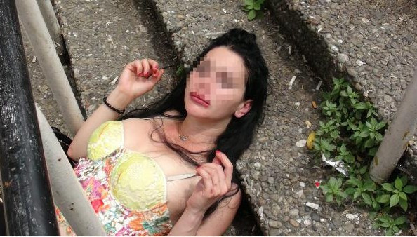 Kim bu 'enayi'! Üniversiteli kızı bonzai ile bu hale getirdi  - Resim: 1