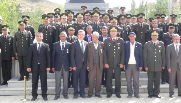 İmam Kuran'ı akıllı telefondan okudu - Resim: 1