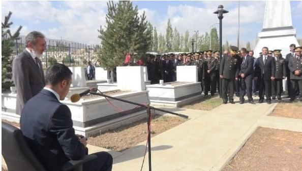 İmam Kuran'ı akıllı telefondan okudu - Resim: 3