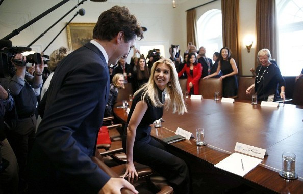 Ivanka Trump'tan sonra şimdi de Merkel bakışlar yine olay! - Resim: 2