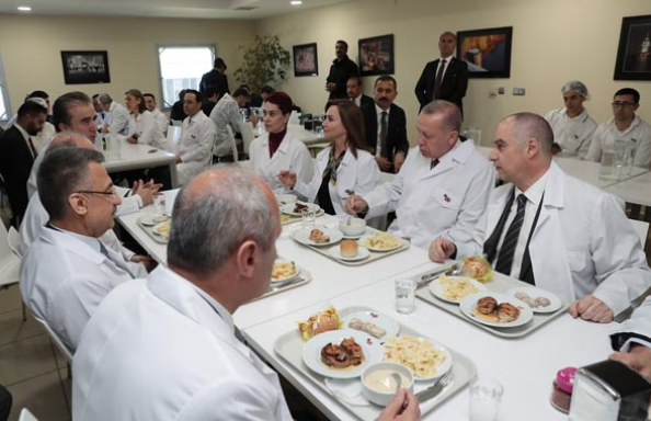 Cumhurbaşkanı Erdoğan, fabrikayı gezip tek tek inceledi ikramı geri çevirmedi - Resim: 4