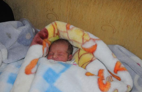 Kocaeli'nde taksicinin aracından attığı kadın sokakta doğurdu - Resim: 2