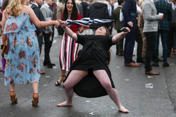 Eğlencenin dozu kaçtı fena dağıttılar! İşte skandal kareler - Resim: 4