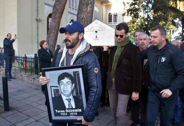 Ünlü oyuncuya gözyaşlarıyla veda ettiler! - Resim: 4