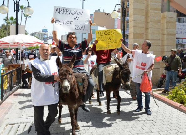 CHP'lilerden eşekli protesto - Resim: 2