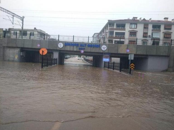 Felaket ünlü şarkıcıya da vurdu! Zarar büyük - Resim: 2
