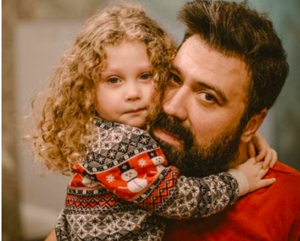 Bülent Emrah Parlak nereli yaşı kaç boşandığı eşi ve kızı kimdir? - Resim: 0