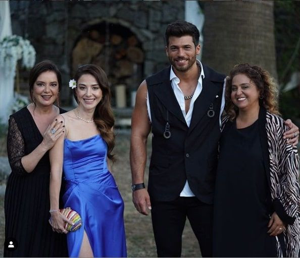 Can Yaman için İspanyol hayran evine yapmadığını bırakmadı kartoneti bile var - Resim: 1