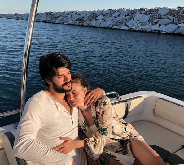 Burak Özçivit ve Fahriye Evcen 7 aylık bebeğe okul bakıyor fiyatı şaşırttı - Resim: 2
