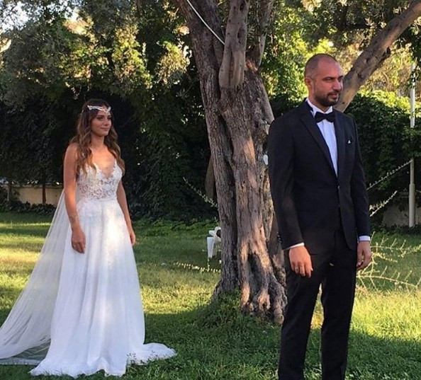 Ateşböceği'nin Aslı'sı Nilay Deniz evlendi gelinliği bilindik çıktı - Resim: 1