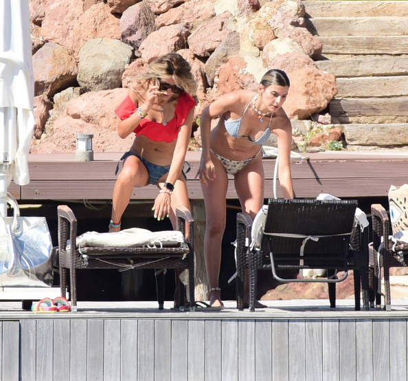 Tüm bakışlar onlardaydı! İşte Bodrum'u sallayan abla-kardeş - Resim: 4