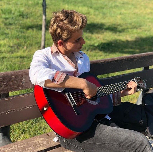 Genç intihar etmeden önce boğazında iple özçekim yaptı - Resim: 0