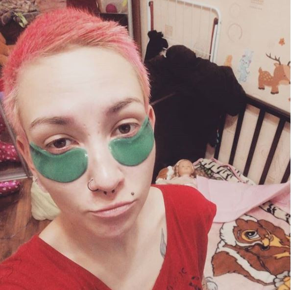 Bıçağı kocasının karnına sapladı selfie çekip sosyal medyada paylaştı - Resim: 1