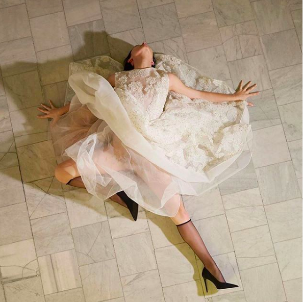 Beren Saat öyle bir poz verdi ki gören iç çamaşırı yok dedi - Resim: 4