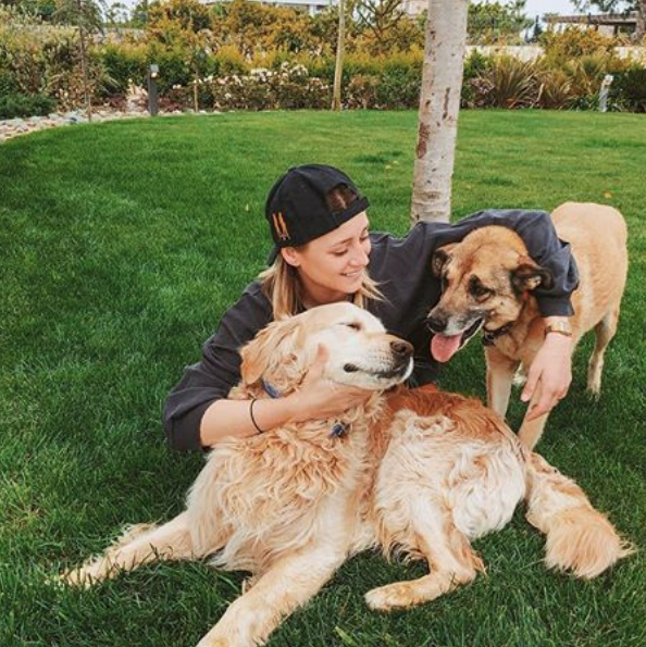 Gizem Karaca cezaevine girmekten kurtuldu! Mutluluk pozu verdi - Resim: 1