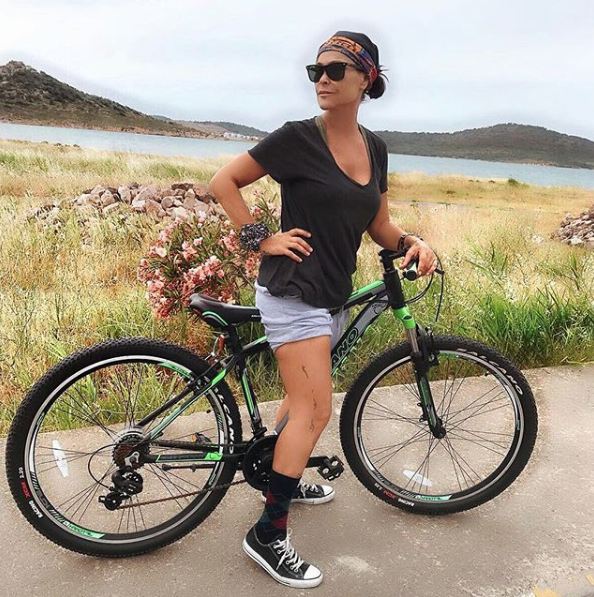 Hülya Avşar'a şok! Gözünü açtı yatak odasında bir adamla... - Resim: 1