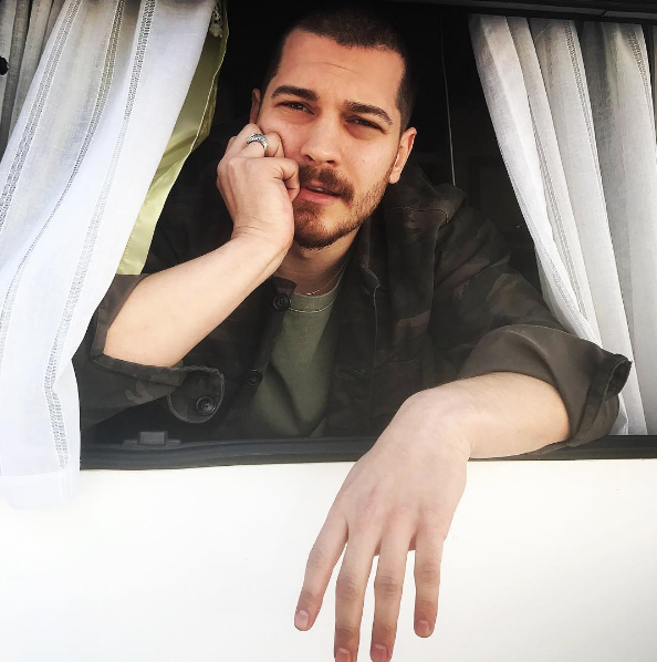 Çağatay Ulusoy'un aradığı sevgilisi sonunda bulundu  - Resim: 1