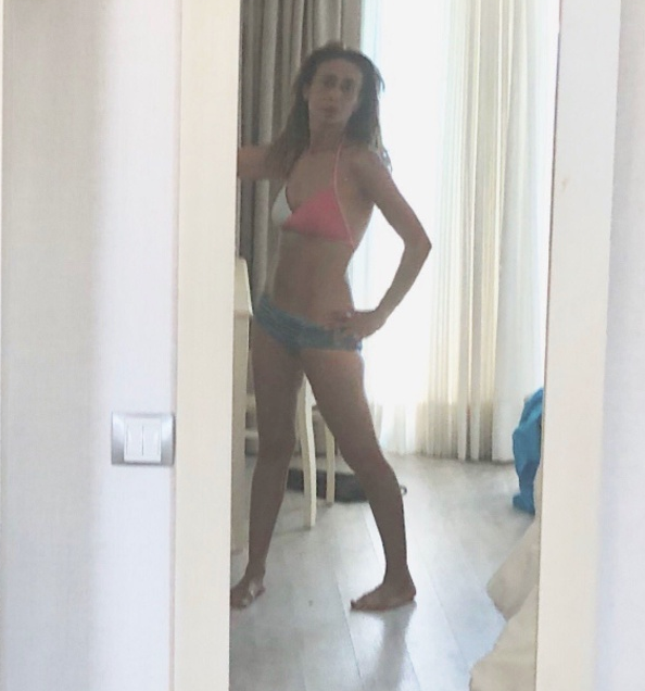 Bikinili pozları mest eden Yıldız Tilbe'nin cesur sahne kıyafeti 'yok artık' dedirtti - Resim: 4