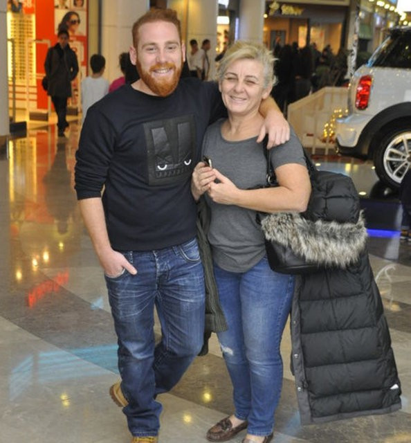 Annesiyle fotoğraf paylaştı sosyal medyada olay yarattı - Resim: 2