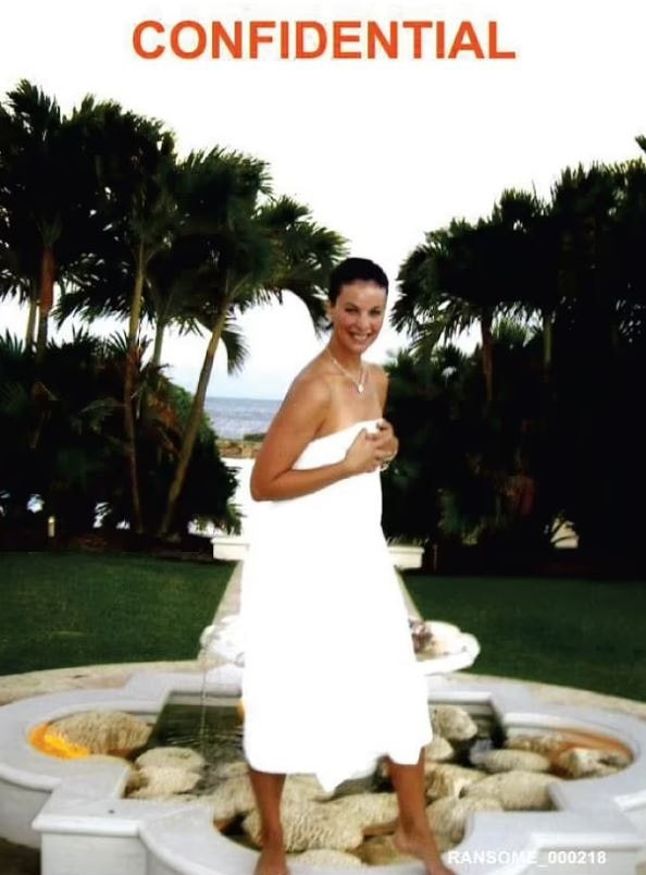 Epstein'in fuhuş adasından yeni fotoğraflar ortaya çıktı - Resim: 1