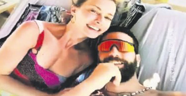 Boşanma partisi! Tuba Ünsal 4 erkekle çılgınca eğlendi  - Resim: 4