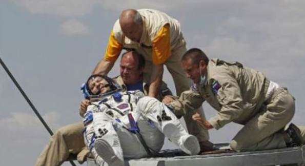 6 ay sonra uzaydan böyle döndüler - Resim: 2