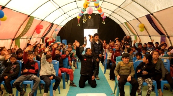 Tüm ihtiyaçlar düşünüldü! Bakan Murat Kurum'dan geçici barınma alanlarına ilişkin paylaşım - Resim: 3