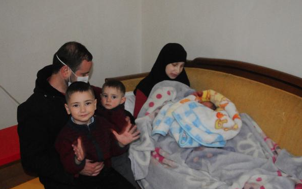 Kocaeli'nde taksicinin aracından attığı kadın sokakta doğurdu - Resim: 4