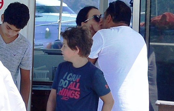 İvana Sert'in eski eşi ar sınırını geçti oğlu utanıp arkasını döndü - Resim: 2