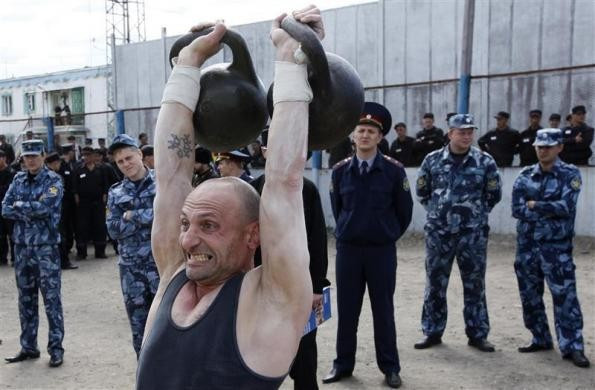 Bu cezaevine girmek yürek işi! Kadınlar ve erkekler aynı yerde... - Resim: 2