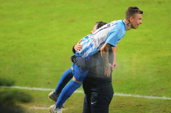 Yılmaz Vural'dan olay hareket! Efsanenin oğlunu omzunda taşıdı - Resim: 3