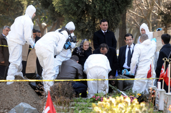 Mezarı açılmadan şoke oldu - Resim: 4