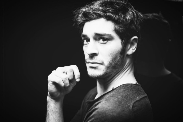 Bizim Hikaye'nin Barış'ı Burak Deniz kimdir sevgilisi çok tanıdık - Resim: 3